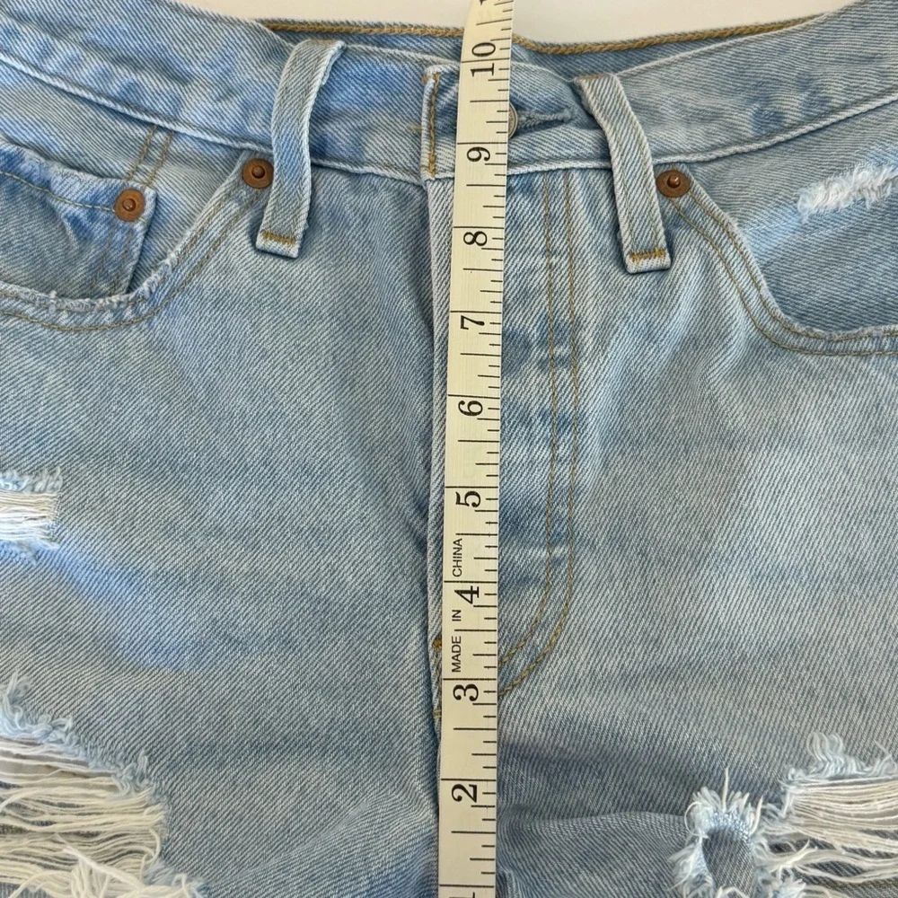 Levi's 501 Women's Cut-Off Denim Shorts Light Wash Button Fly Size 24